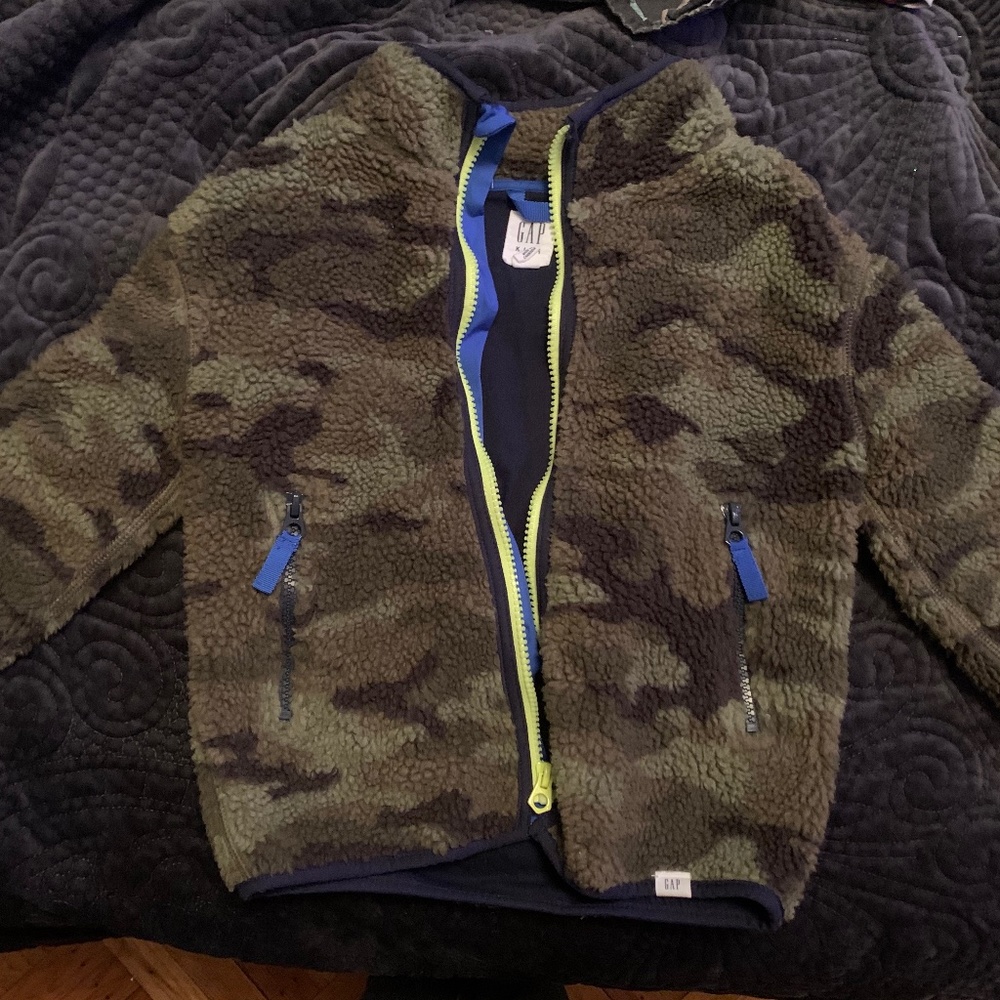 GAP Boys Camo Fleece Jacket Size 4T-5T